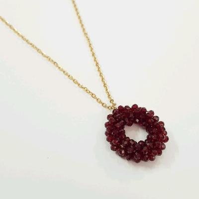 گردنبند استیل طلایی آویز منجوق قرمز زرشکی ، کار فوق العاده زیبا