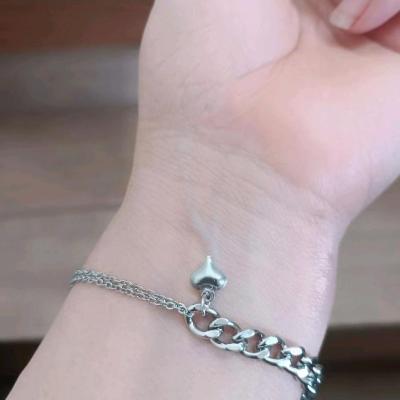 دستبند استیل با زنجیر کارتیر و آویزقلب توپر رنگ نقره ای