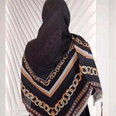 روسری زنانه طرح زنجیر