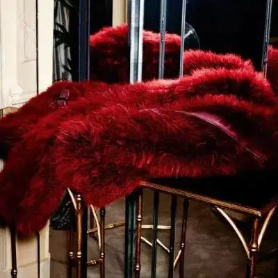 شال مبل خز پرز بلند (دو رنگ مشکی زرشکی) 180 در 100 سانتی