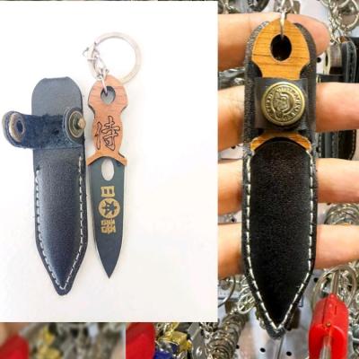 جاکلیدی چاقو دولبه با غلاف چرم اعلا دکمه‌دار