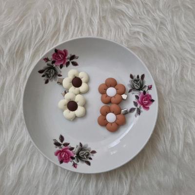 پک 2 عددی گیره مو انبری دخترانه طرح گل قهوه‌ای