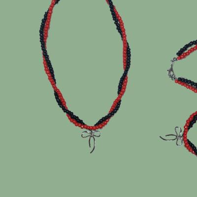 گردنبند منجوق و آویز پاپیون