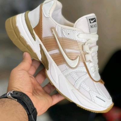 کفش نایک وی2کی