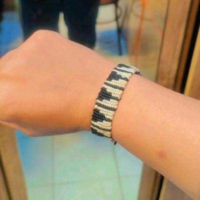 دستبند دستبافت با هر طرحی ک شما بخواید
