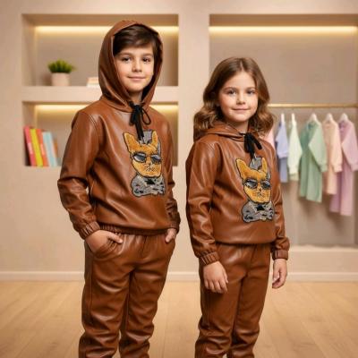 هودی و شلوارچرم