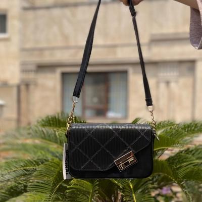 کیف زنانه چرم قفل دار سرخونه کج