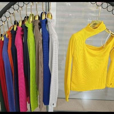 بلوزسرشانه مرواریدی آستین فینگردار سرشانه بندی