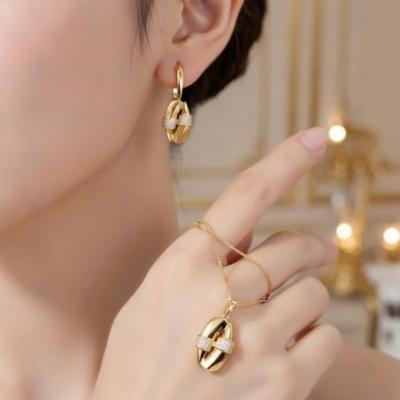 نیم ست ژوپینگ همراه زنجیر طلایگان کد 47z438 - موژان حیدری