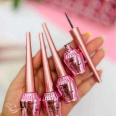 خط چشم خوش رنگ با کیفیت