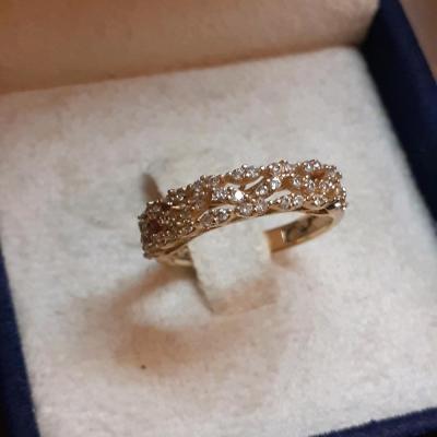 حلقه نگین دار