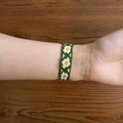 دستبند و پابند بافتنی طرح گل کد 02