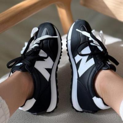 کتانی زنانه newbalance با رویه چرم هورس و زیره بتا پرفروش