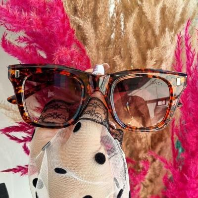 عینک آفتابی زنانه ویفرر ترند فندی FENDI uv400