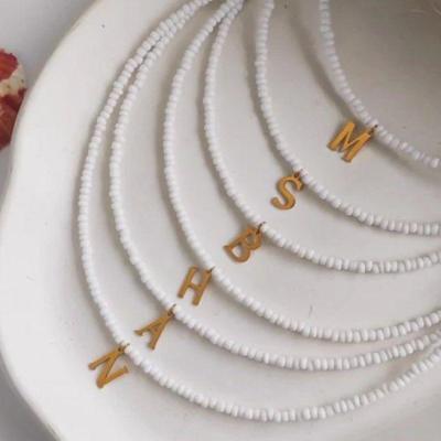 گردنبند حرف اول نامتون با بند منجوق.