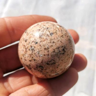 گوی زیبای فلدسپات