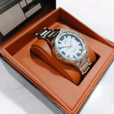 ساعت مچی عقربه ای اورجینال کیو اند کیو مدل Q882J204Y