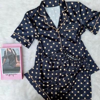 ست بلوز جلو دکمه و شورتک ساتن