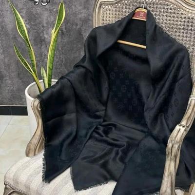 روسری مشکی طرح ال وی قواره 110