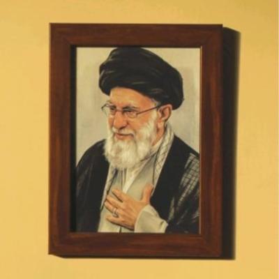 قاب عکس رهبر شهید