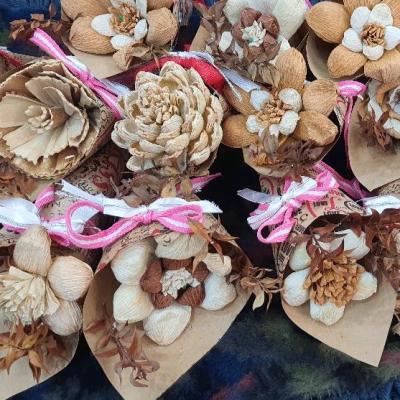 گل کریشه کاغذی