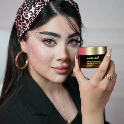 کرم کپسولی ویتامین c ضد لک و جوش جوان کننده پوست medicube
