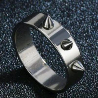 اتگشتر حلقه ای سه تیغ خاردار