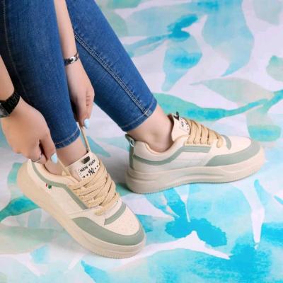 کفش اسپرت زنانه ودخترانه