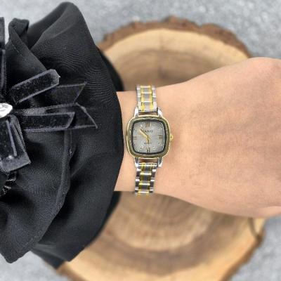 ساعت مچی زنانه کاسیو صفحه نقره ای