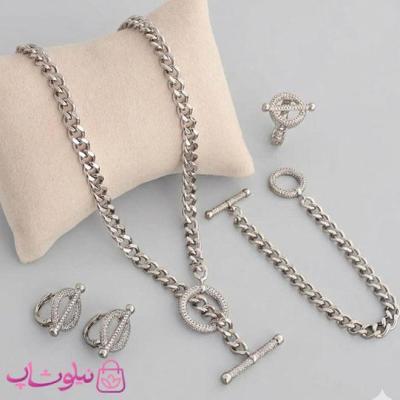 سرویس بدلیجات زنانه ژوپینگ نقره ای مدل کارتیه با قفل T و نگین پرسی کد 3400