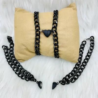 دستبند مگنتی قلب مشکی (پست پیشتاز پس کرایه)