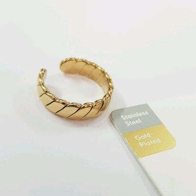 انگشتر استیل با آبکاری طلا از برند Six آلمان ، کیفیت عالی ، فری سایز