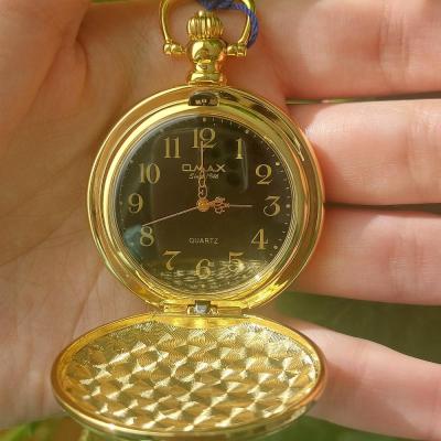 ساعت جیبی طلایی اوماکس صفحه مشکی ساعت ویژن